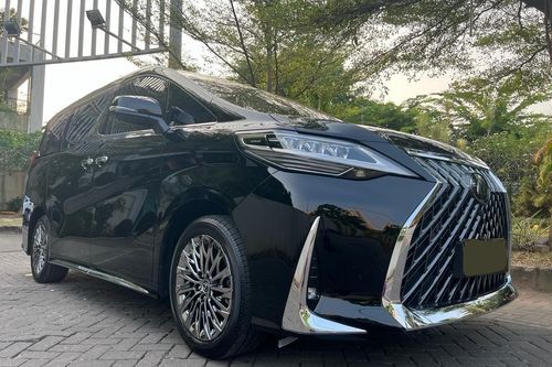 Second hand 2023 Lexus LM 350 (7-Seater) 