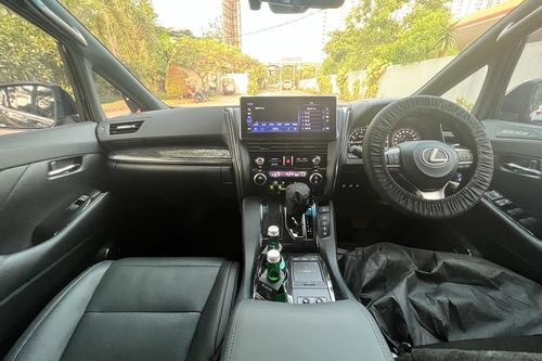 2nd Hand 2023 Lexus LM 350 (7-Seater)