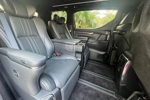 Old 2023 Lexus LM 350 (7-Seater)
