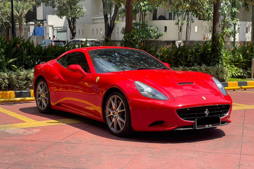 2013 Ferrari California T 90° V8 with direct fuel injection Bekas