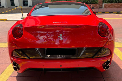 2013 Ferrari California T 90° V8 with direct fuel injection tua