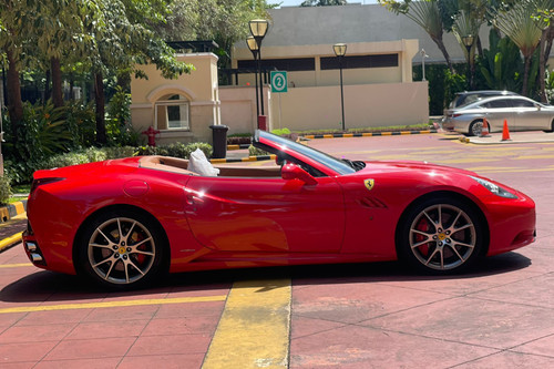 2013 Ferrari California T 90° V8 with direct fuel injection bekas