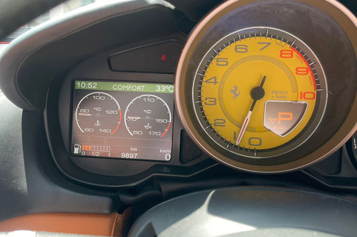 2013 Ferrari California T 90° V8 with direct fuel injection bekas