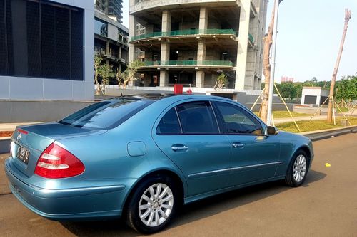 Dijual 2003 Mercedes Benz E-Class E240At bekas