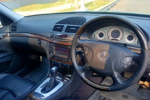 2003 Mercedes Benz E-Class E240At bekas