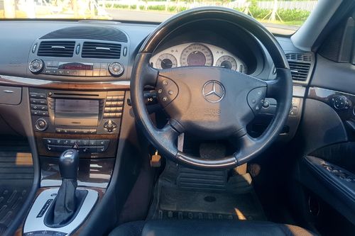 2003 Mercedes Benz E-Class E240At bekas