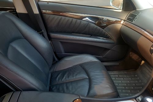 2003 Mercedes Benz E-Class E240At bekas