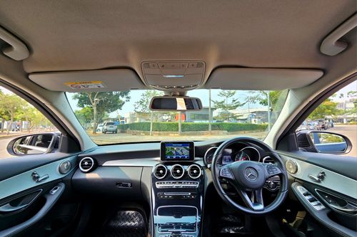 Old 2015 Mercedes Benz C-Class Sedan C 200 Avantgarde Line