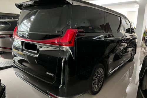 Used 2023 Lexus LM 350 (4-Seater)