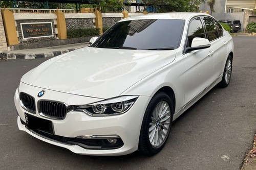 2018 BMW 3 Series Sedan  320i F30 LUXURY bekas