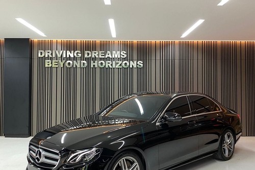 2018 Mercedes Benz E-Class  E 300 AMG Line bekas