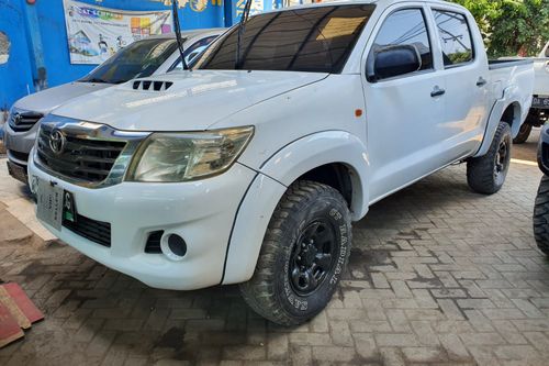 Second hand 2012 Toyota Hilux Double Cabin E 2.5L MT 