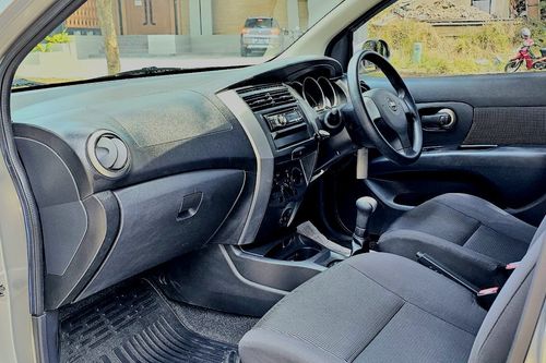 Used 2013 Nissan Grand Livina 1.5 SV MT