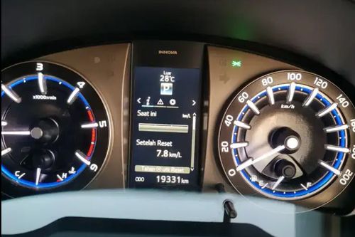 2022 Toyota Innova 2.4L V Diesel AT bekas