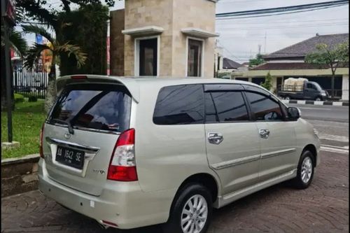 Dijual 2012 Toyota Kijang Innova 2.0 V AT bekas