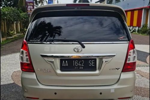2012 Toyota Kijang Innova 2.0 V AT bekas