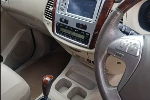 2012 Toyota Kijang Innova 2.0 V AT bekas