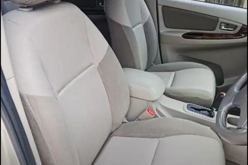2012 Toyota Kijang Innova 2.0 V AT bekas