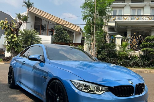 2015 BMW M4 Coupe  3.0 L AT bekas