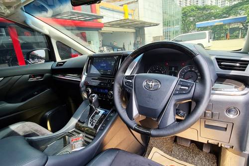 2015 Toyota Vellfire  2.4 ZG AT AUDIOLESS