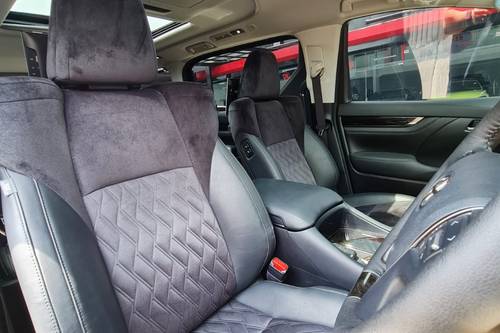 2015 Toyota Vellfire  2.4 ZG AT AUDIOLESS