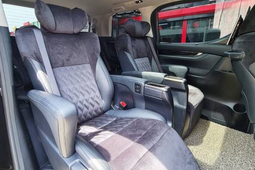 2015 Toyota Vellfire  2.4 ZG AT AUDIOLESS