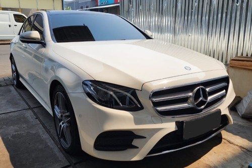 2017 Mercedes Benz E-Class  E 300 AMG Line bekas