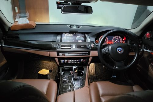 2016 BMW 5 Series Sedan  520i A/T F 10