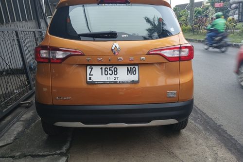 Old 2020 Renault Triber RXZ AT