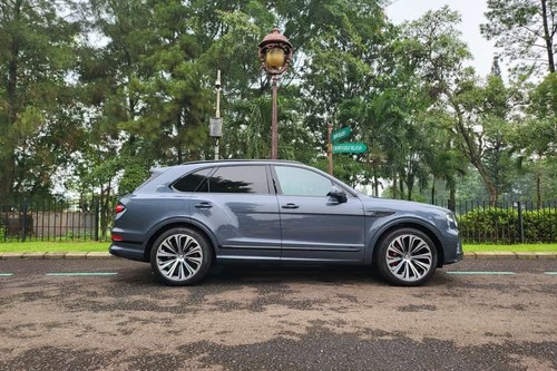 2022 Bentley Bentayga 4.0 L tua