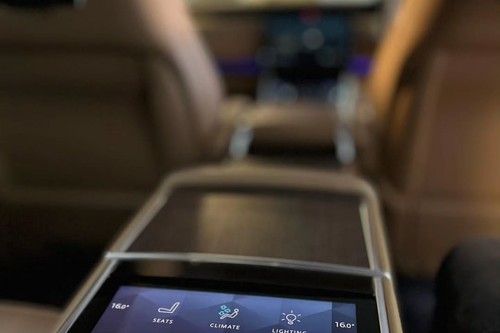 Dijual 2023 Land Rover Range Rover Vogue VOGUE 3.0 LWB bekas