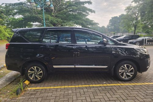 2022 Toyota Kijang Innova V A/T CAPT.SEAT BENSIN tua