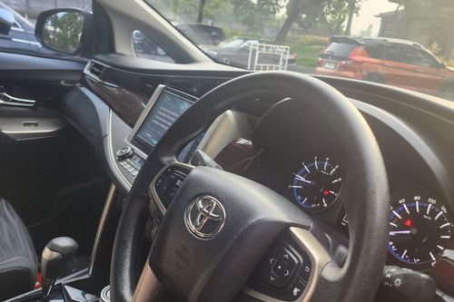 2022 Toyota Kijang Innova V A/T CAPT.SEAT BENSIN bekas