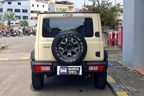 Dijual 2024 Suzuki Jimny Two Tone AT bekas