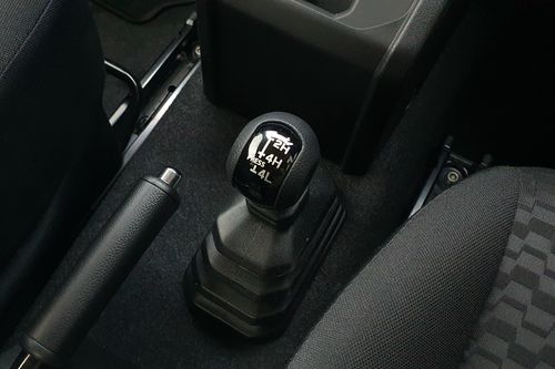 2024 Suzuki Jimny Two Tone AT bekas