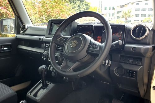 2024 Suzuki Jimny Two Tone AT bekas