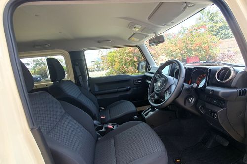 2024 Suzuki Jimny Two Tone AT bekas