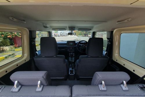 2024 Suzuki Jimny Two Tone AT bekas