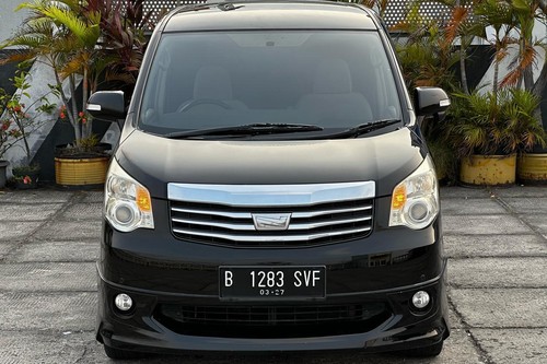 Used 2013 Toyota NAV1  V A/T