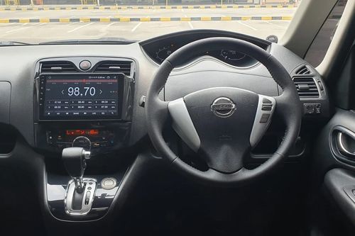 2011 Nissan Serena Highway Star bekas