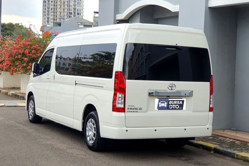 2025 Toyota Hiace Premio tua