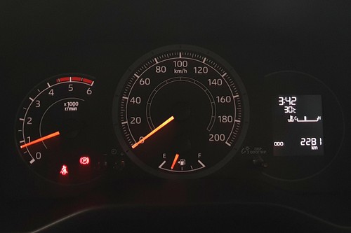 2025 Toyota Hiace Premio bekas