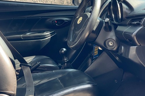 Dijual 2013 Toyota Vios Limo MT bekas