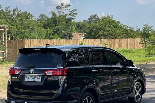 Dijual 2021 Toyota Kijang Innova 2.0L Venturer AT bekas