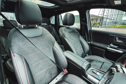 Dijual 2024 Mercedes Benz GLA-Class GLA 200 URBAN bekas