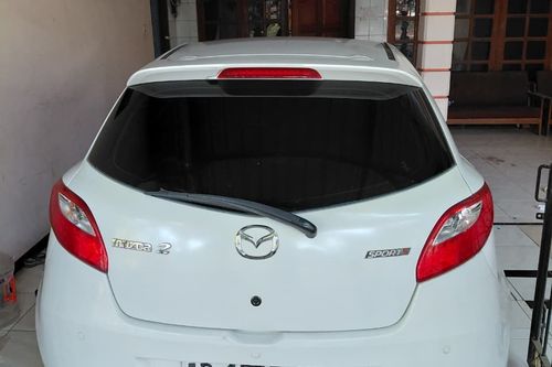 2012 Mazda 2  V MT bekas