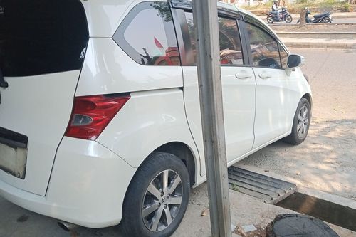 Dijual 2010 Honda Freed E(PSD)A/T bekas