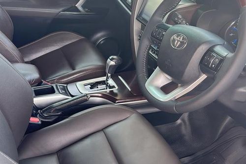 Dijual 2017 Toyota Fortuner 2.4 VRZ AT bekas
