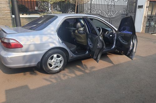 Used 2000 Honda Accord VTI-L 2.3L AT