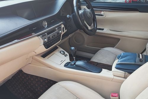 Dijual 2014 Lexus ES ES 300 H AT bekas